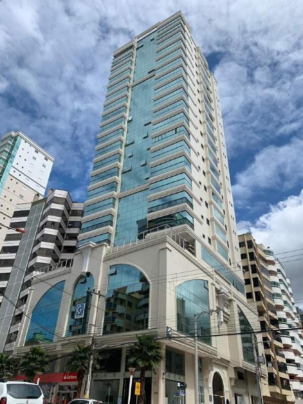 Apartamento à venda no Meia Praia: 