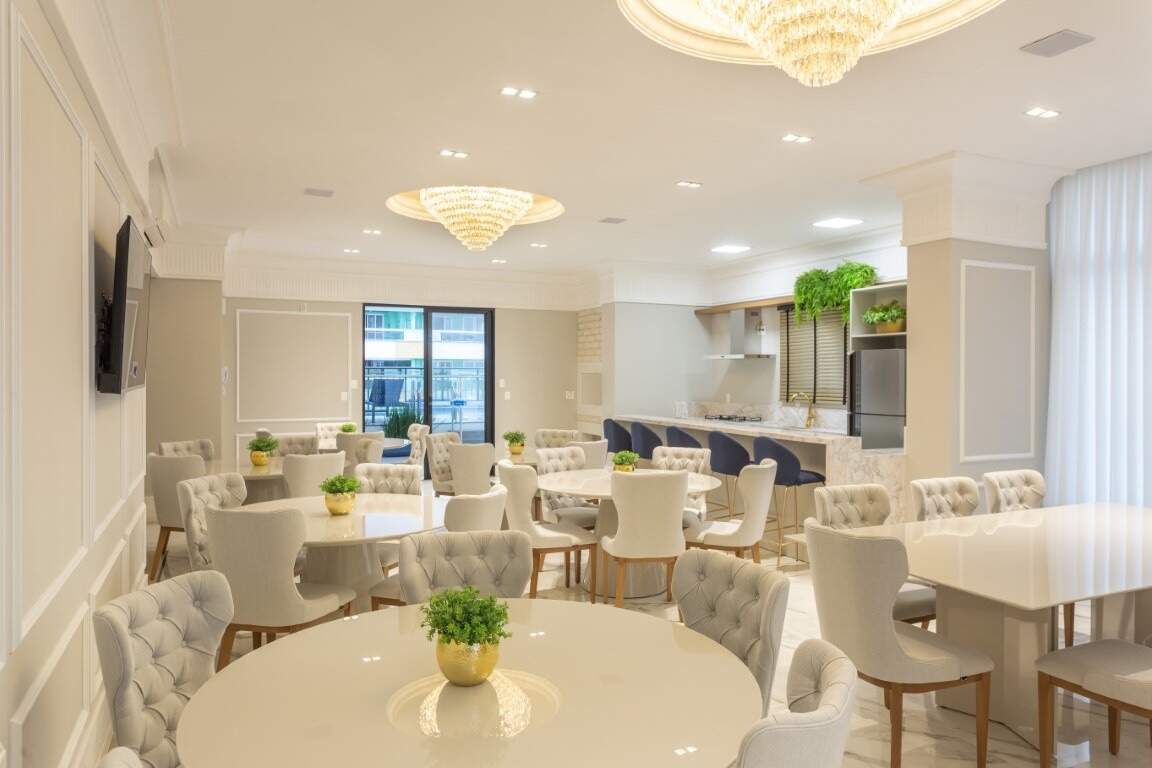 Apartamento à venda no Meia Praia: