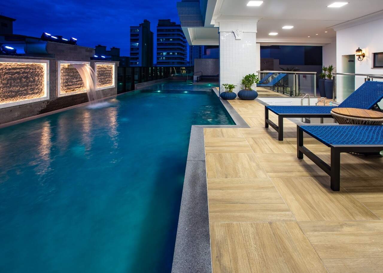 Apartamento à venda no Meia Praia: