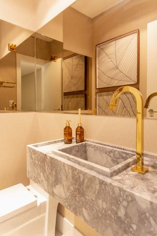 Apartamento à venda no Meia Praia: