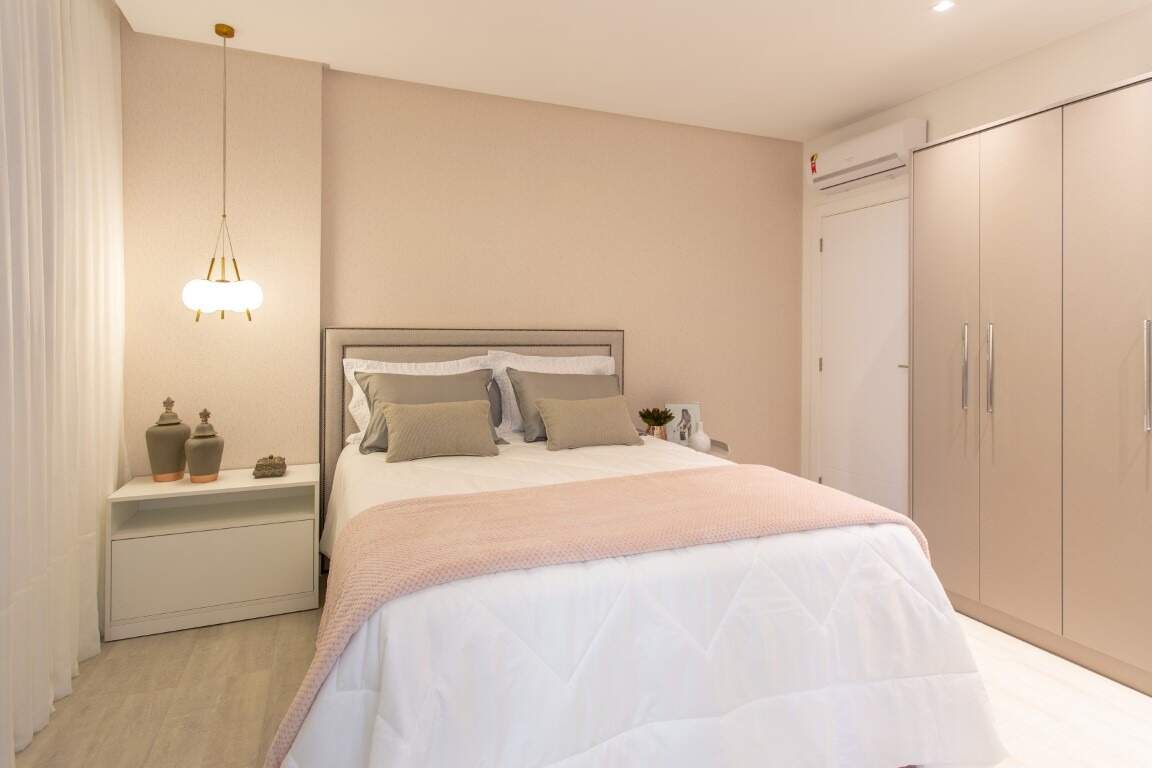 Apartamento à venda no Meia Praia: