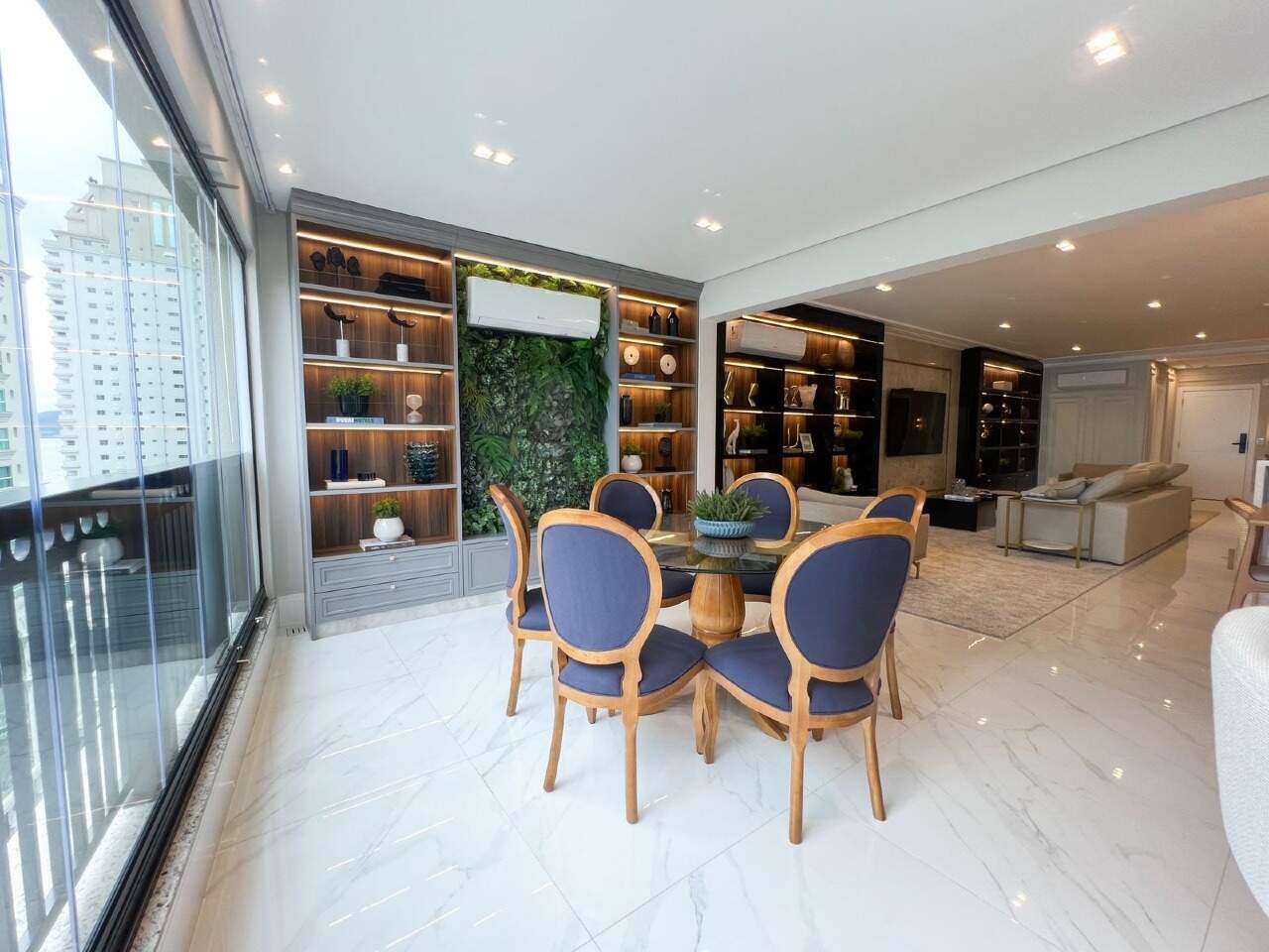 Apartamento à venda no Meia Praia: 