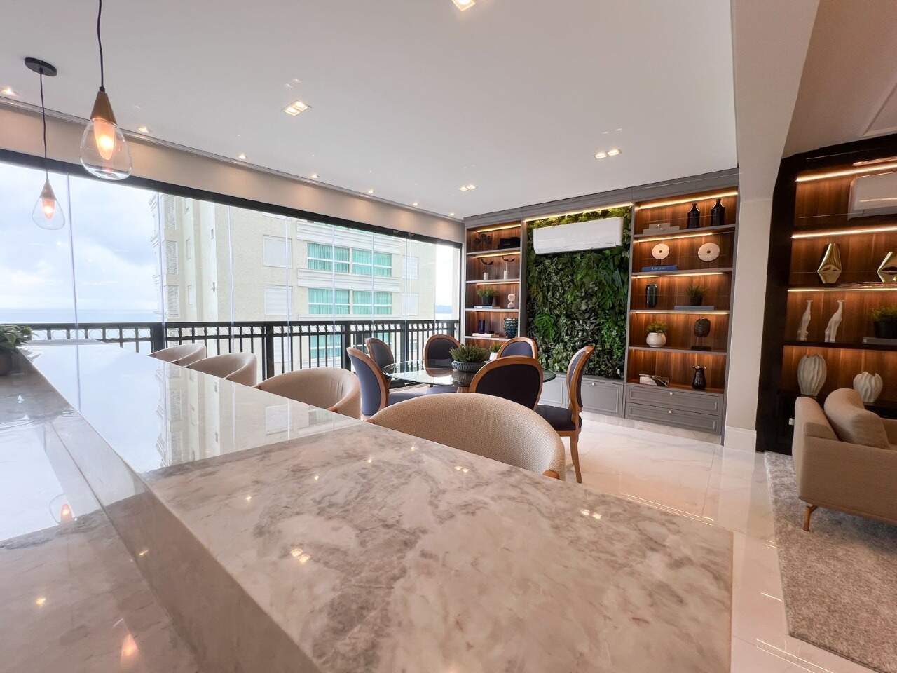 Apartamento à venda no Meia Praia: 