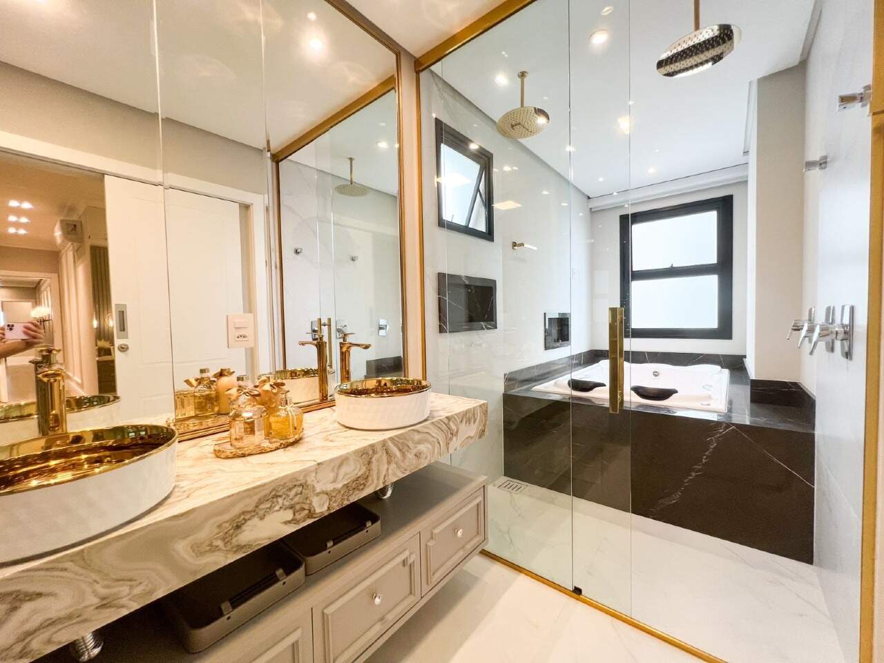 Apartamento à venda no Meia Praia: 