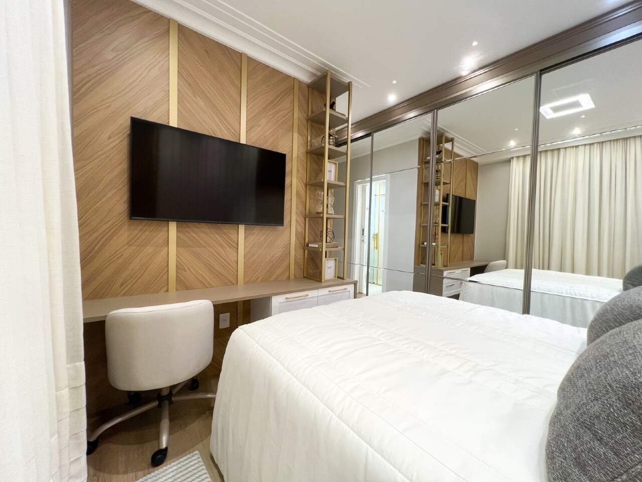 Apartamento à venda no Meia Praia: 