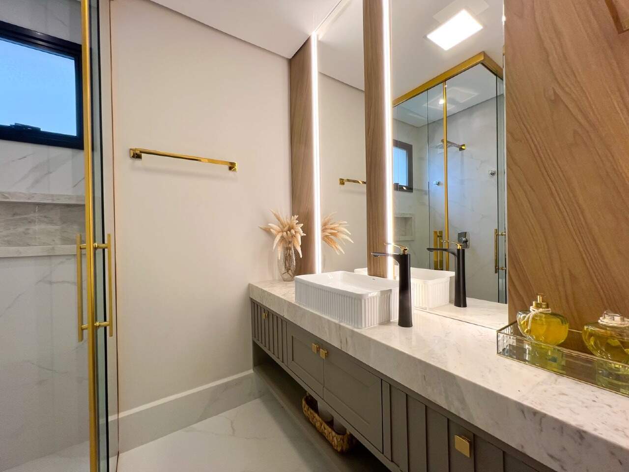 Apartamento à venda no Meia Praia: 