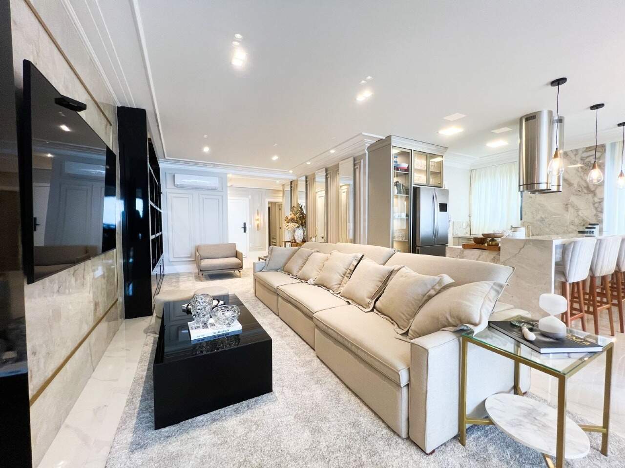 Apartamento à venda no Meia Praia: 
