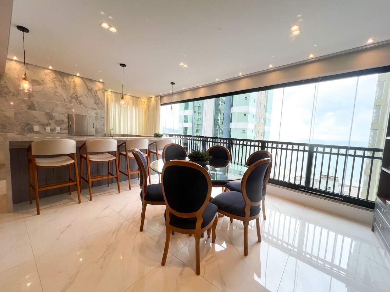 Apartamento à venda no Meia Praia: 