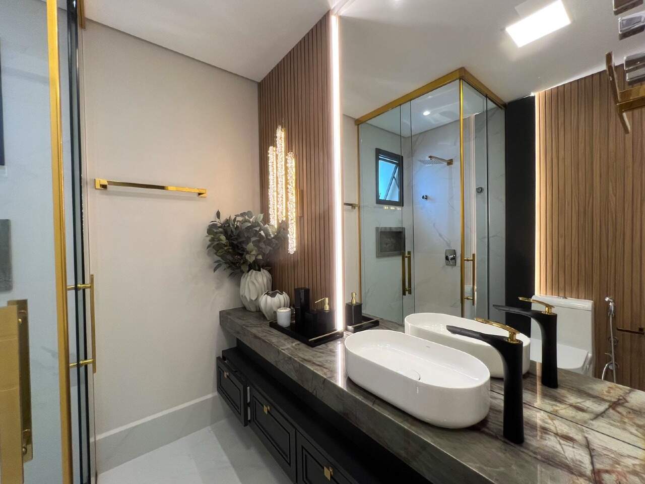 Apartamento à venda no Meia Praia: 