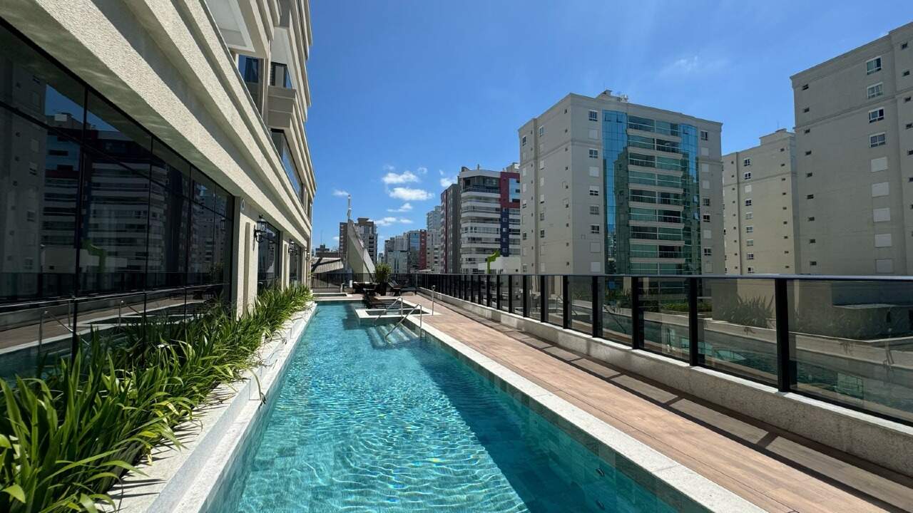 Apartamento Diferenciado à venda no Meia Praia: 