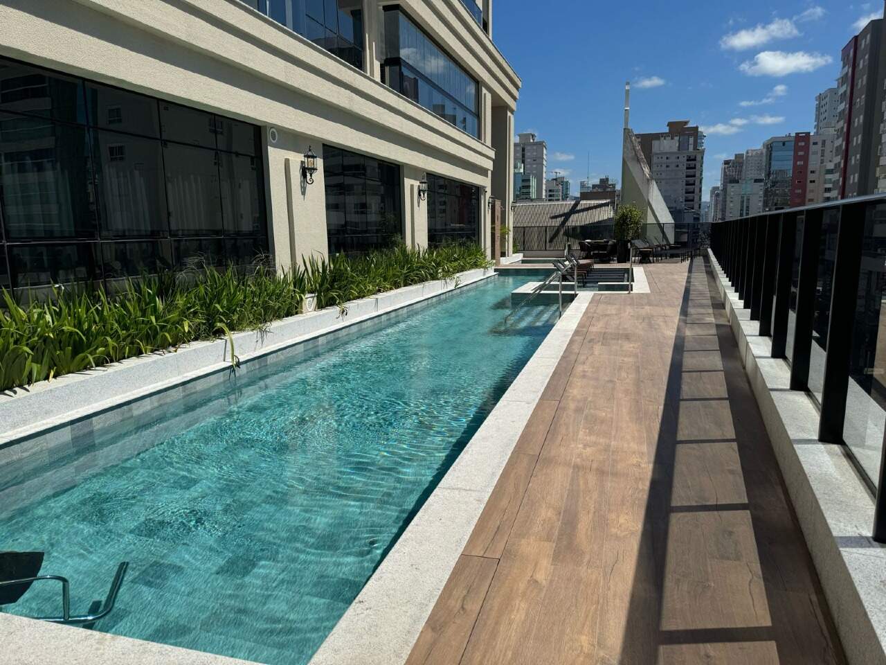 Apartamento Diferenciado à venda no Meia Praia: 