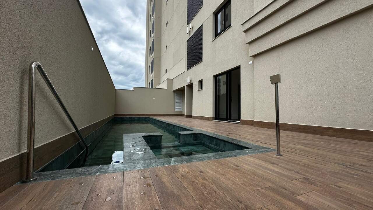 Apartamento Diferenciado à venda no Meia Praia: 