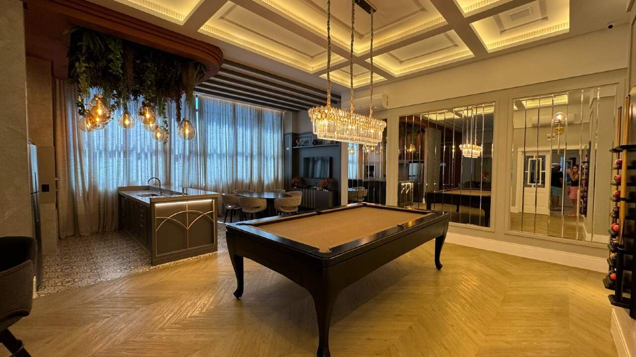 Apartamento Diferenciado à venda no Meia Praia: 