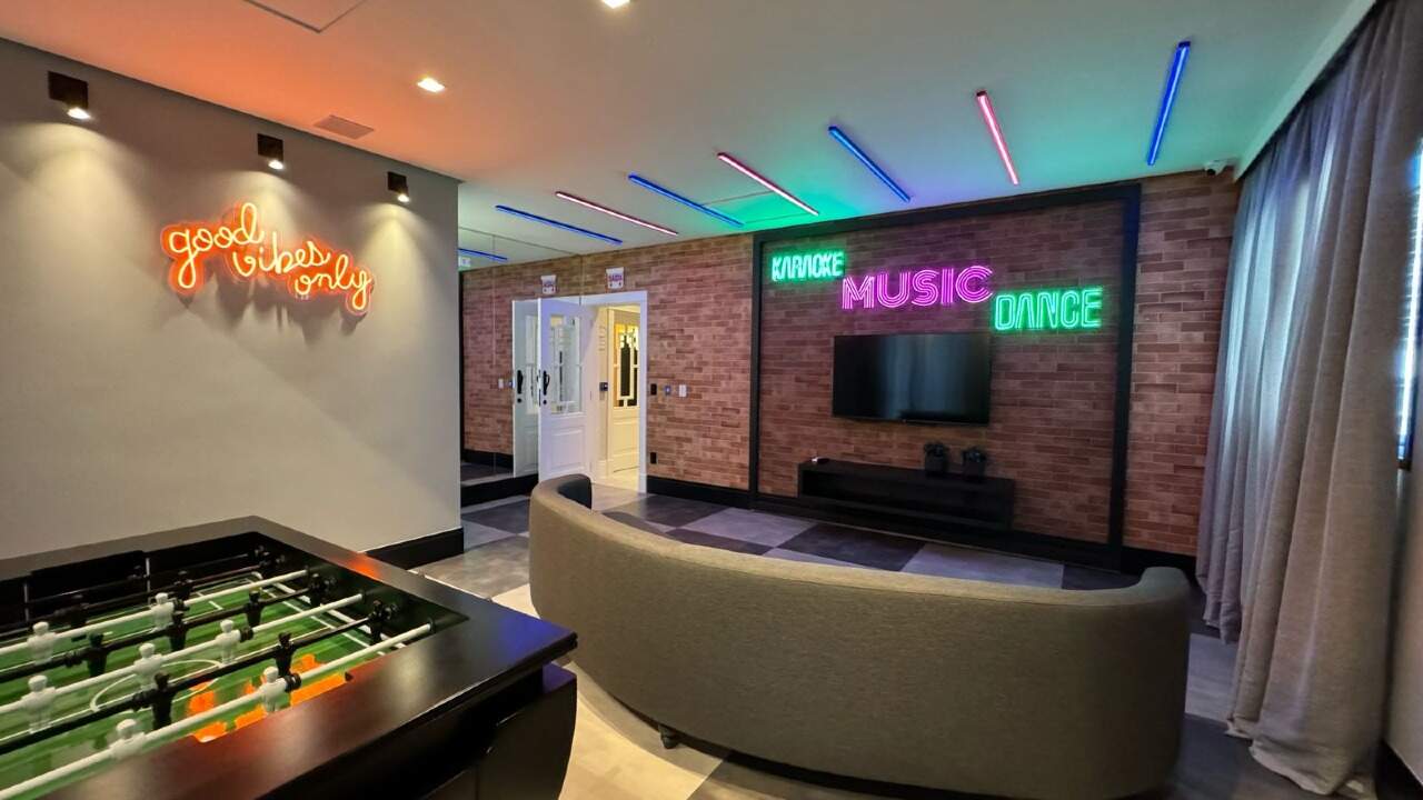 Apartamento Diferenciado à venda no Meia Praia: 