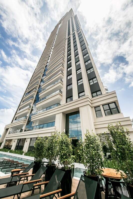 Apartamento Diferenciado à venda no Meia Praia: 