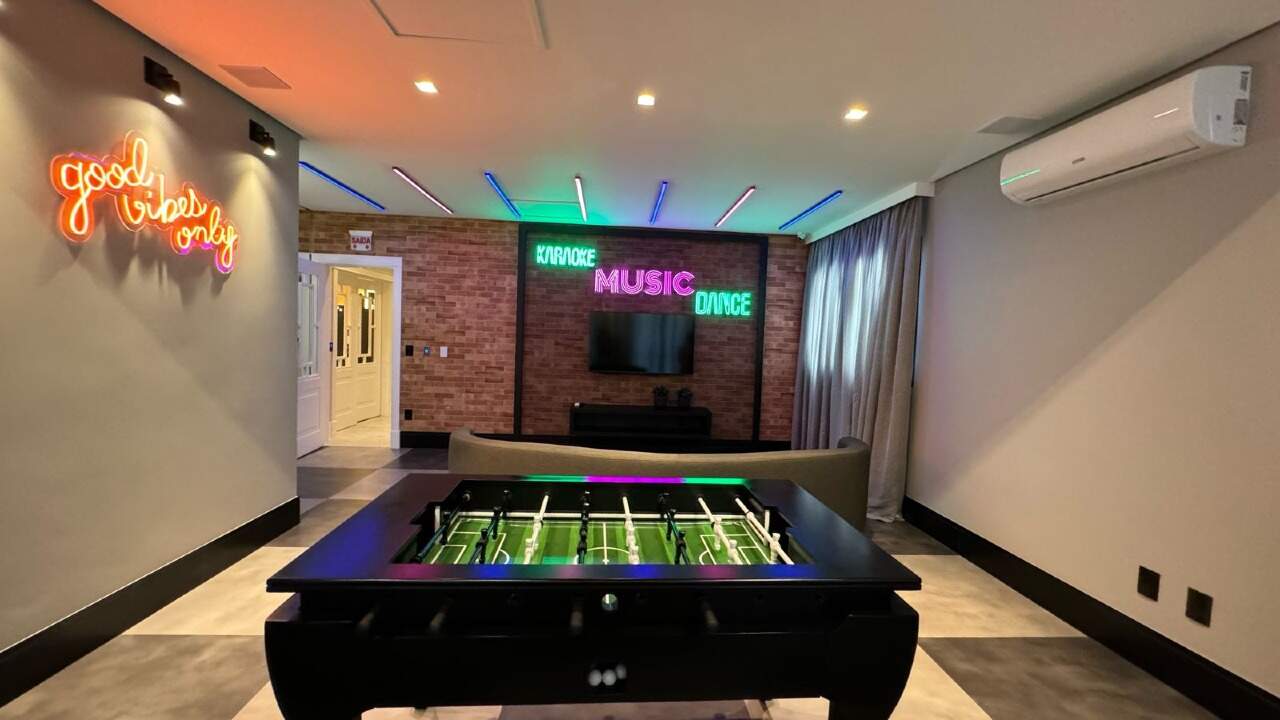 Apartamento Diferenciado à venda no Meia Praia: 