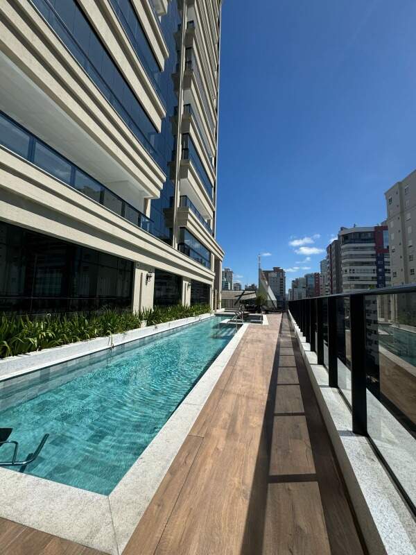 Apartamento Diferenciado à venda no Meia Praia: 