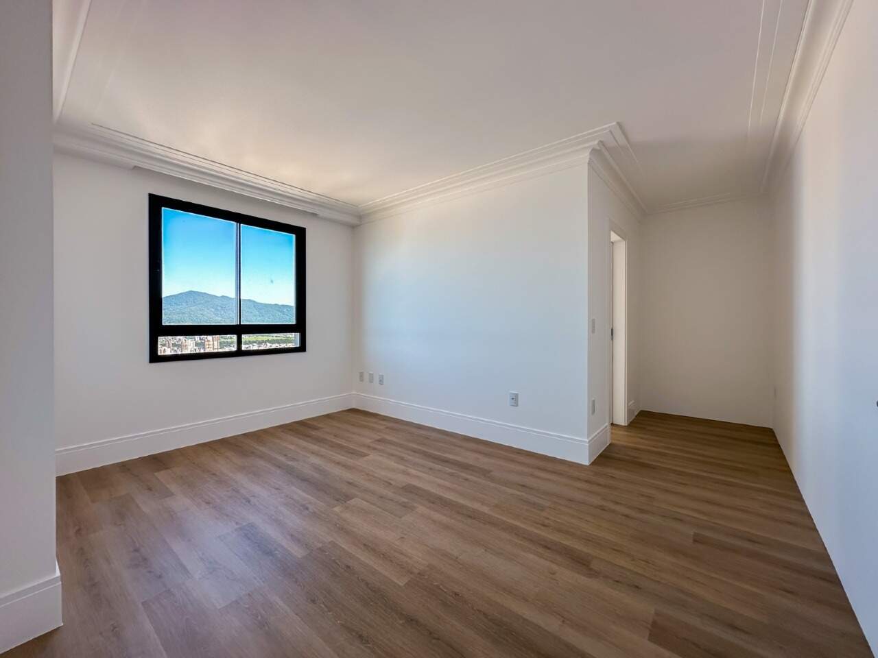 Apartamento Diferenciado à venda no Meia Praia: