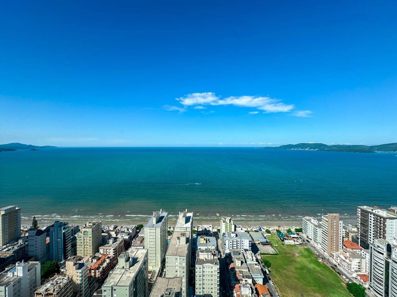 Apartamento Diferenciado à venda no Meia Praia: