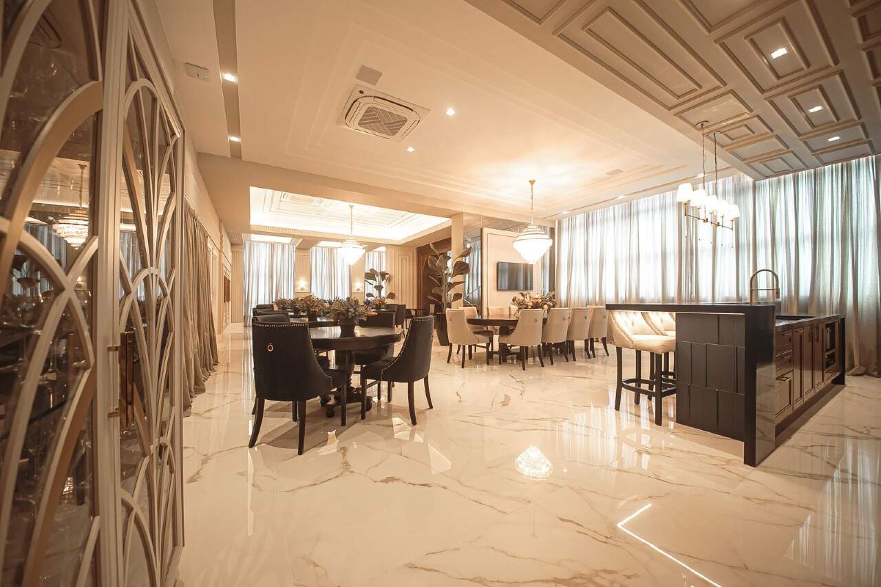 Apartamento Diferenciado à venda no Meia Praia: