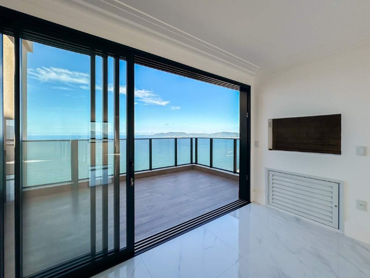 Apartamento Diferenciado à venda no Meia Praia: