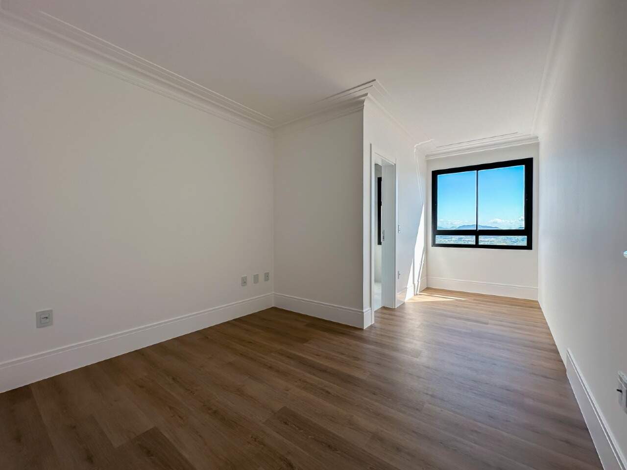 Apartamento Diferenciado à venda no Meia Praia: