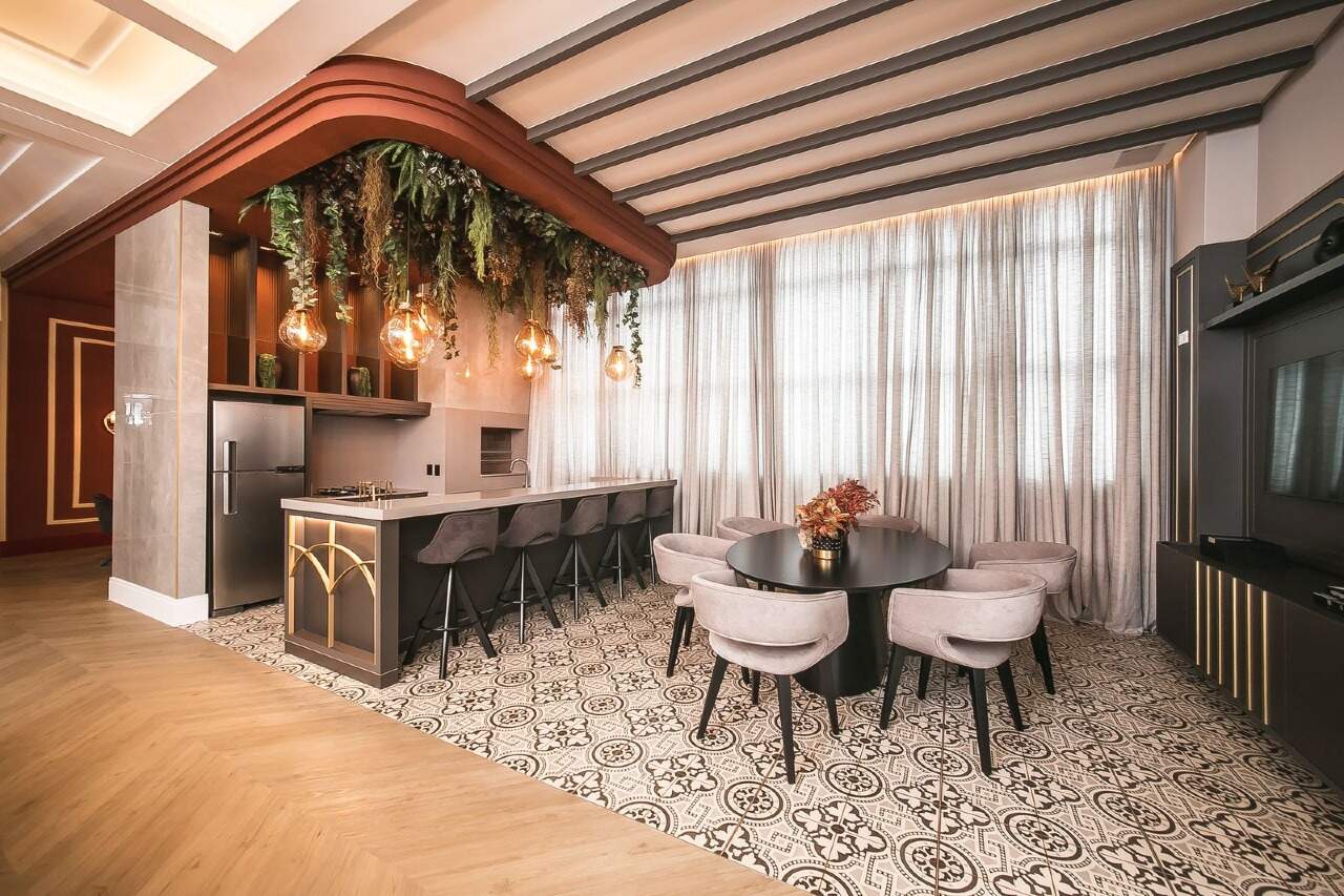 Apartamento Diferenciado à venda no Meia Praia: