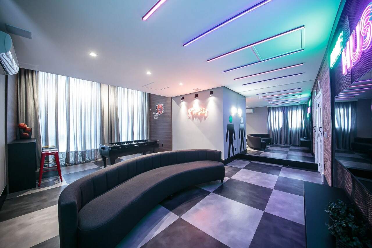 Apartamento Diferenciado à venda no Meia Praia: