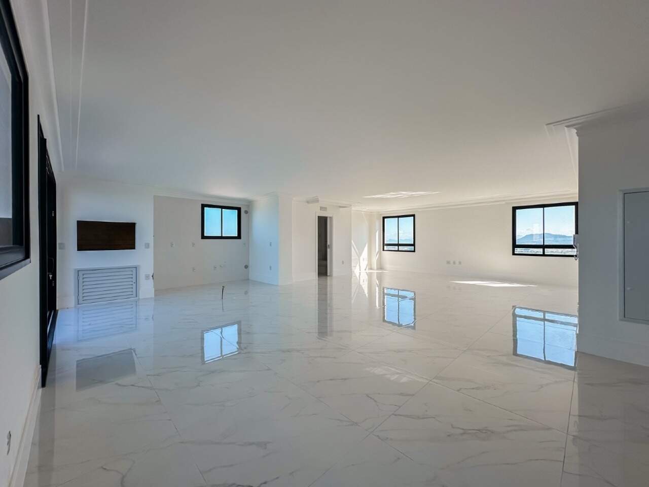 Apartamento Diferenciado à venda no Meia Praia: