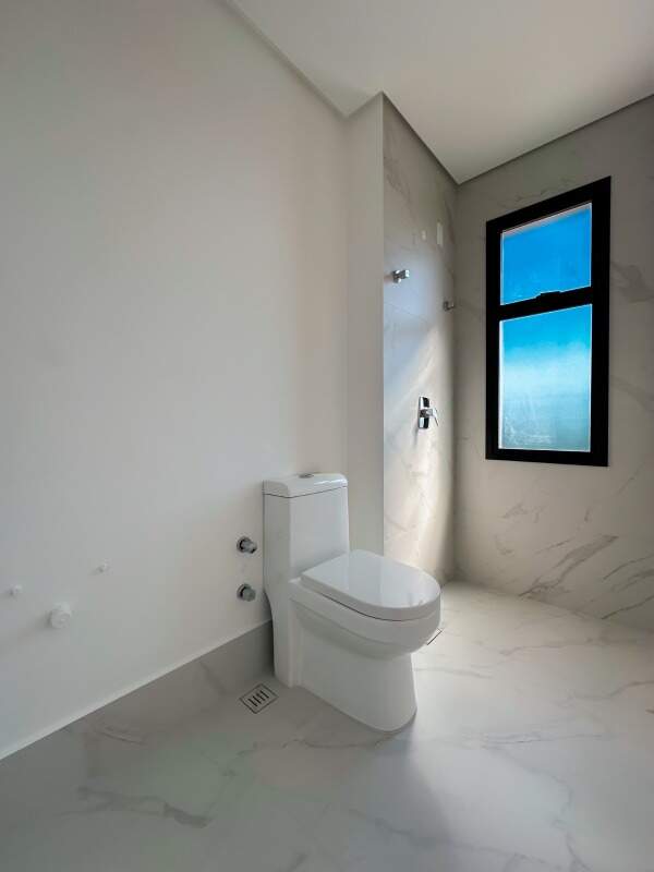 Apartamento Diferenciado à venda no Meia Praia: