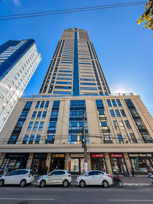 Apartamento Diferenciado à venda no Meia Praia: 