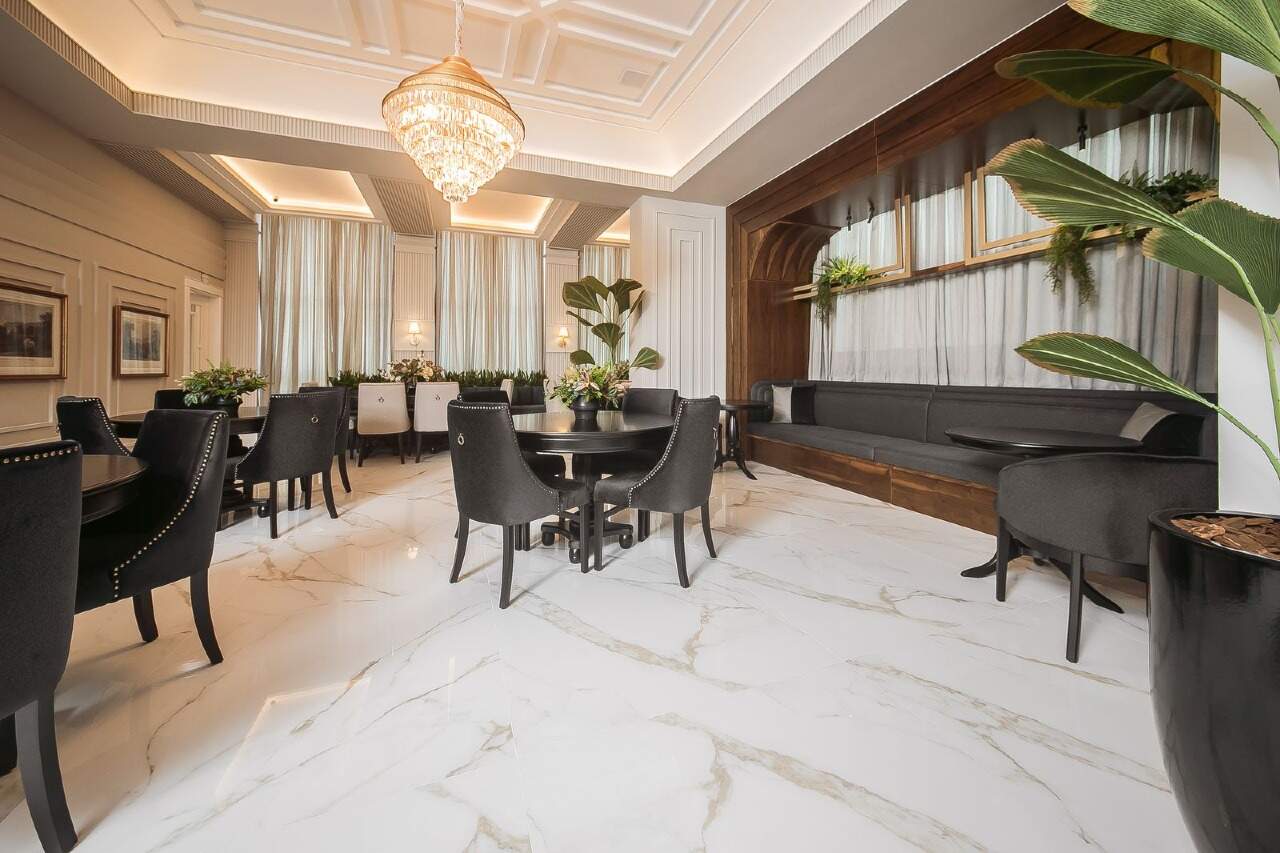 Apartamento Diferenciado à venda no Meia Praia: