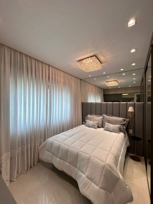 Apartamento à venda no Meia Praia: