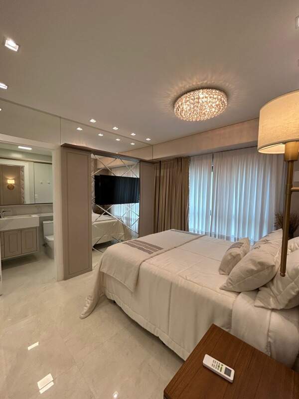 Apartamento à venda no Meia Praia: