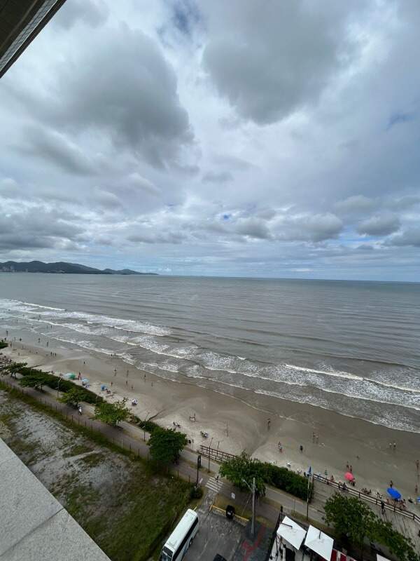 Apartamento à venda no Meia Praia: 