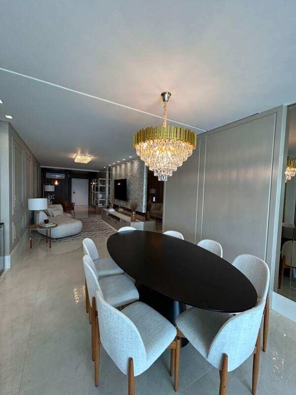 Apartamento à venda no Meia Praia: