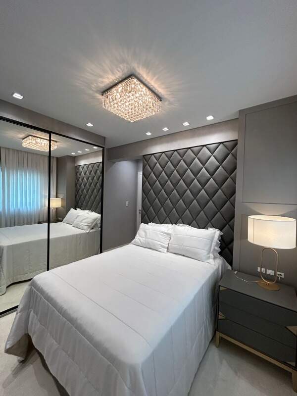 Apartamento à venda no Meia Praia: