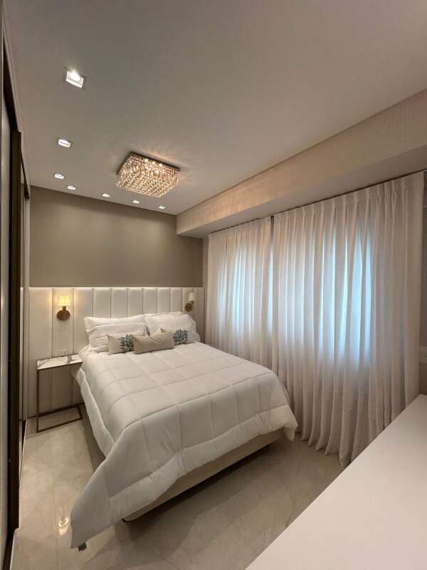 Apartamento à venda no Meia Praia: