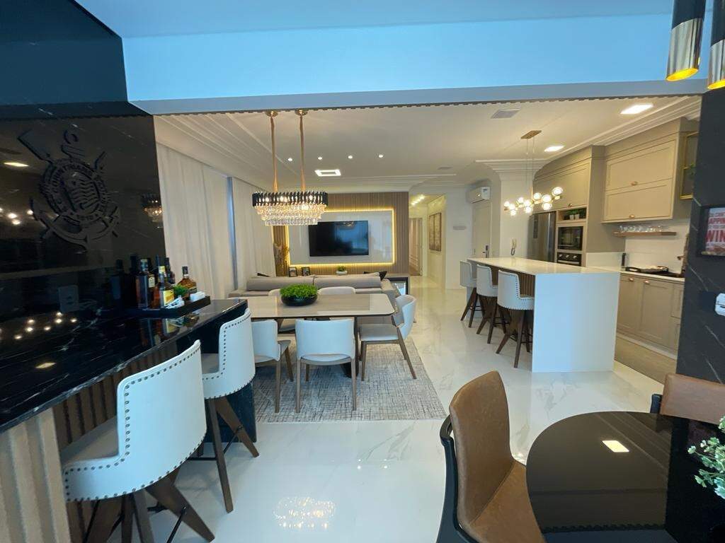 Apartamento à venda no Meia Praia: 