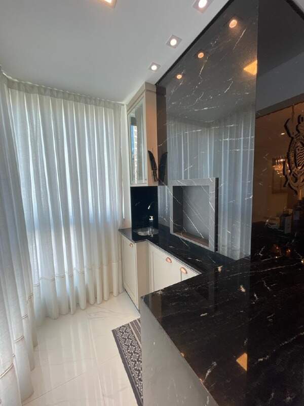 Apartamento à venda no Meia Praia: 