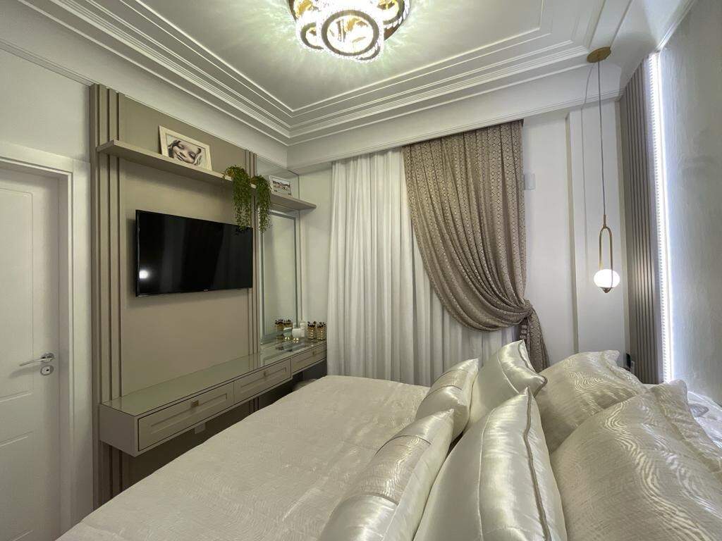 Apartamento à venda no Meia Praia: 