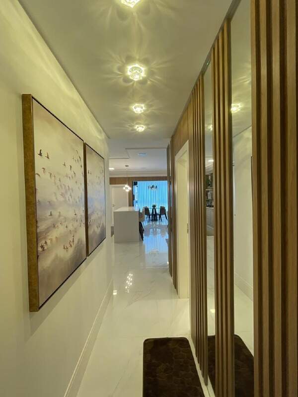 Apartamento à venda no Meia Praia: 