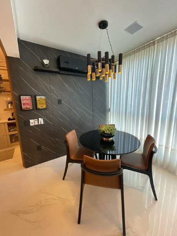 Apartamento à venda no Meia Praia: 