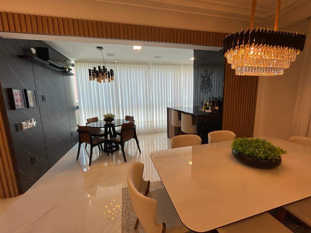 Apartamento à venda no Meia Praia: 