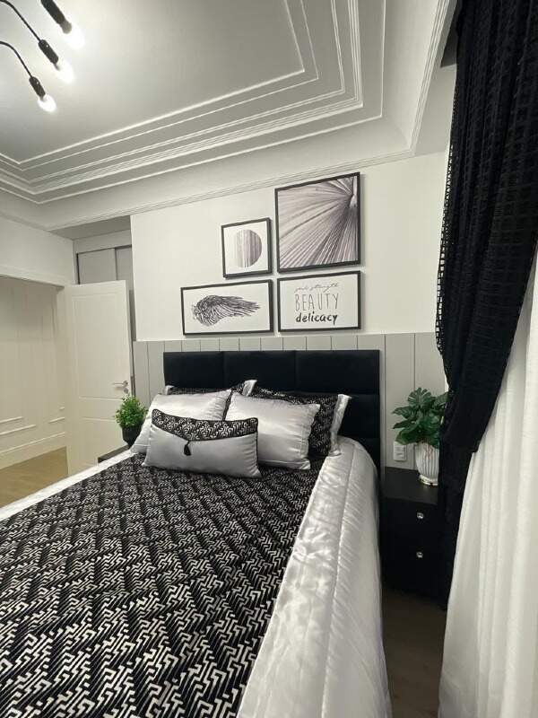 Apartamento à venda no Meia Praia: 