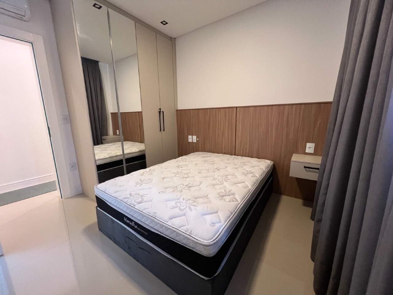 Apartamento à venda no Meia Praia: 
