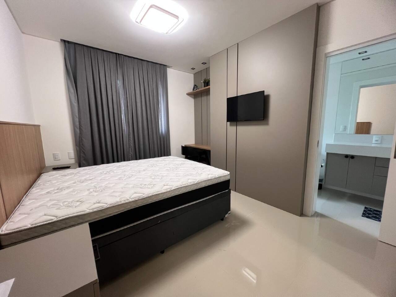 Apartamento à venda no Meia Praia: 