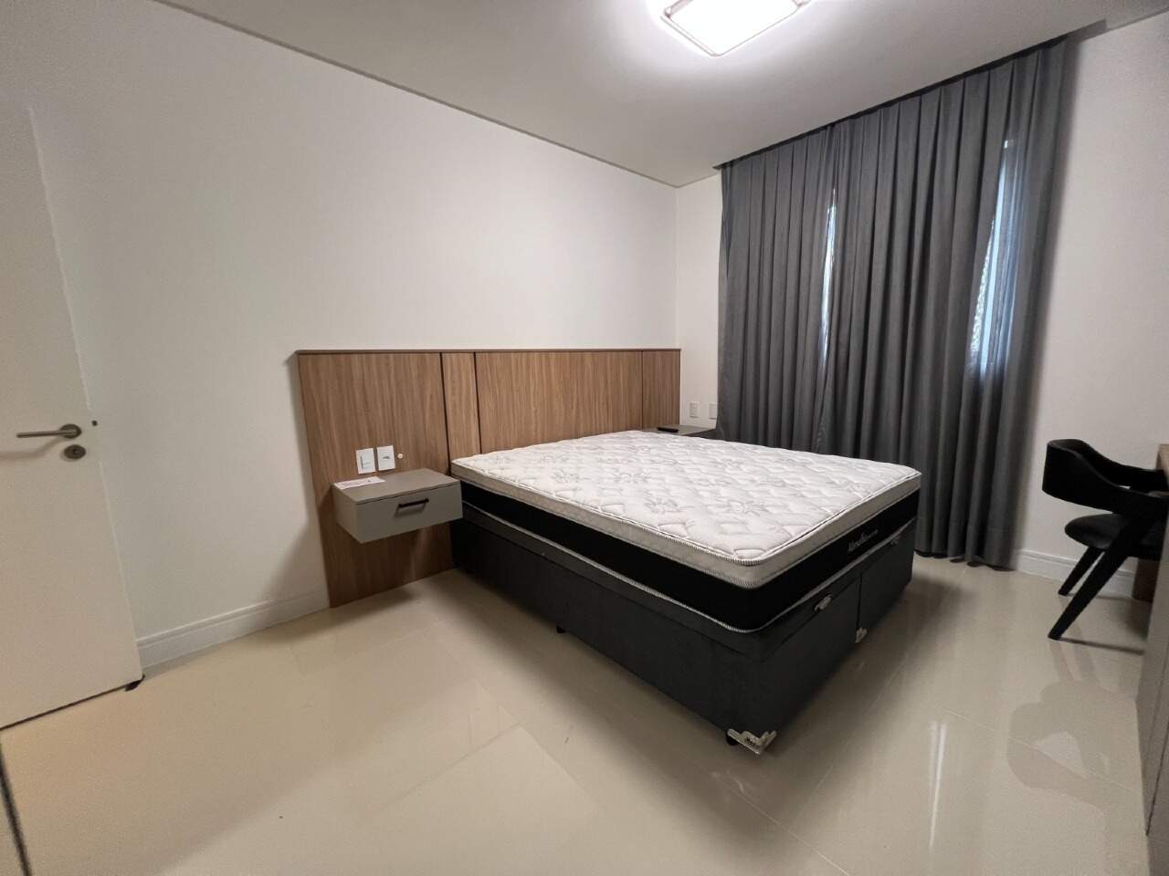 Apartamento à venda no Meia Praia: 