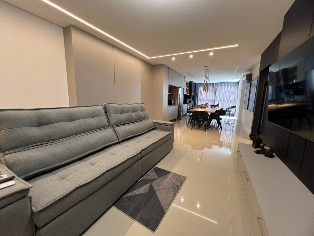 Apartamento à venda no Meia Praia: 