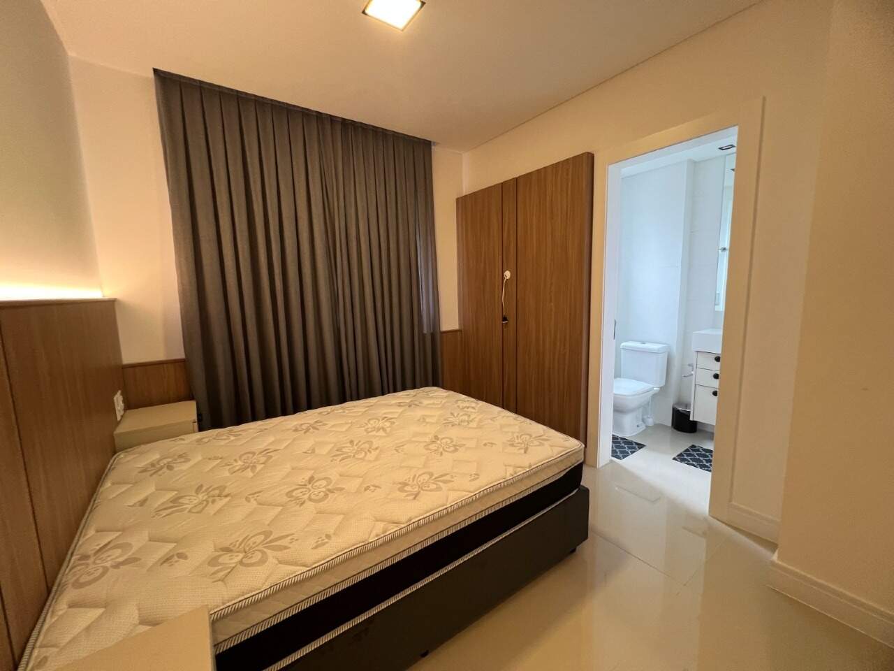 Apartamento à venda no Meia Praia: 